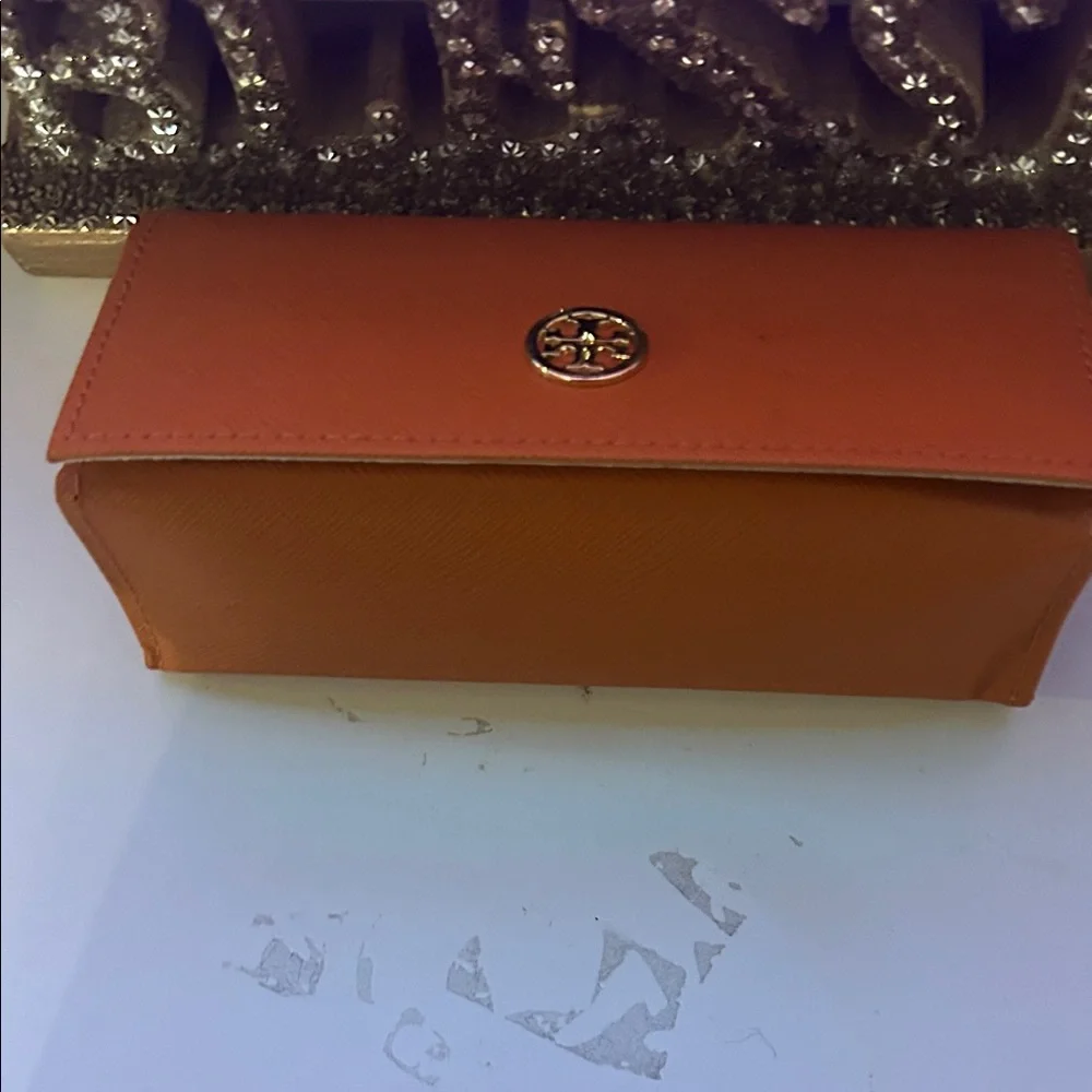 Tory Burch Orange Leather Sunglasses Case with Tortoiseshell Frames - Picture 10 of 10